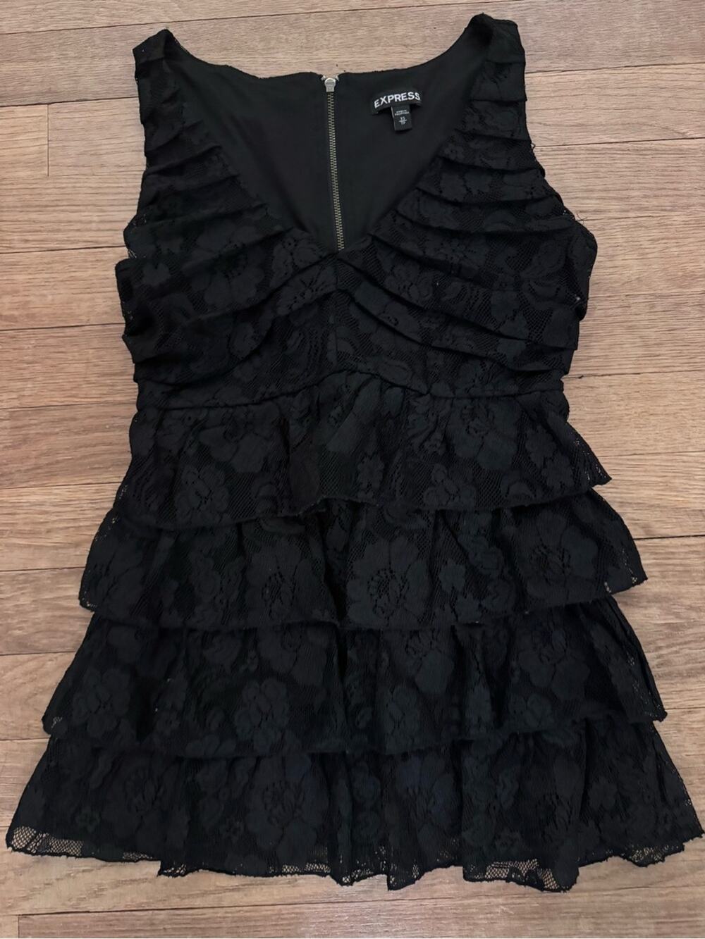 Express Women's Black Lace Tiered Ruffle Sleeveless Top - Size XS
b7